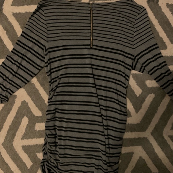 Jessica Simpson ruched side maternity top - Picture 4 of 4